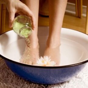 Während einer Pilzbehandlung müssen Sie Ihre Füße häufig waschen. 